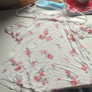 Off shoulders tank top!